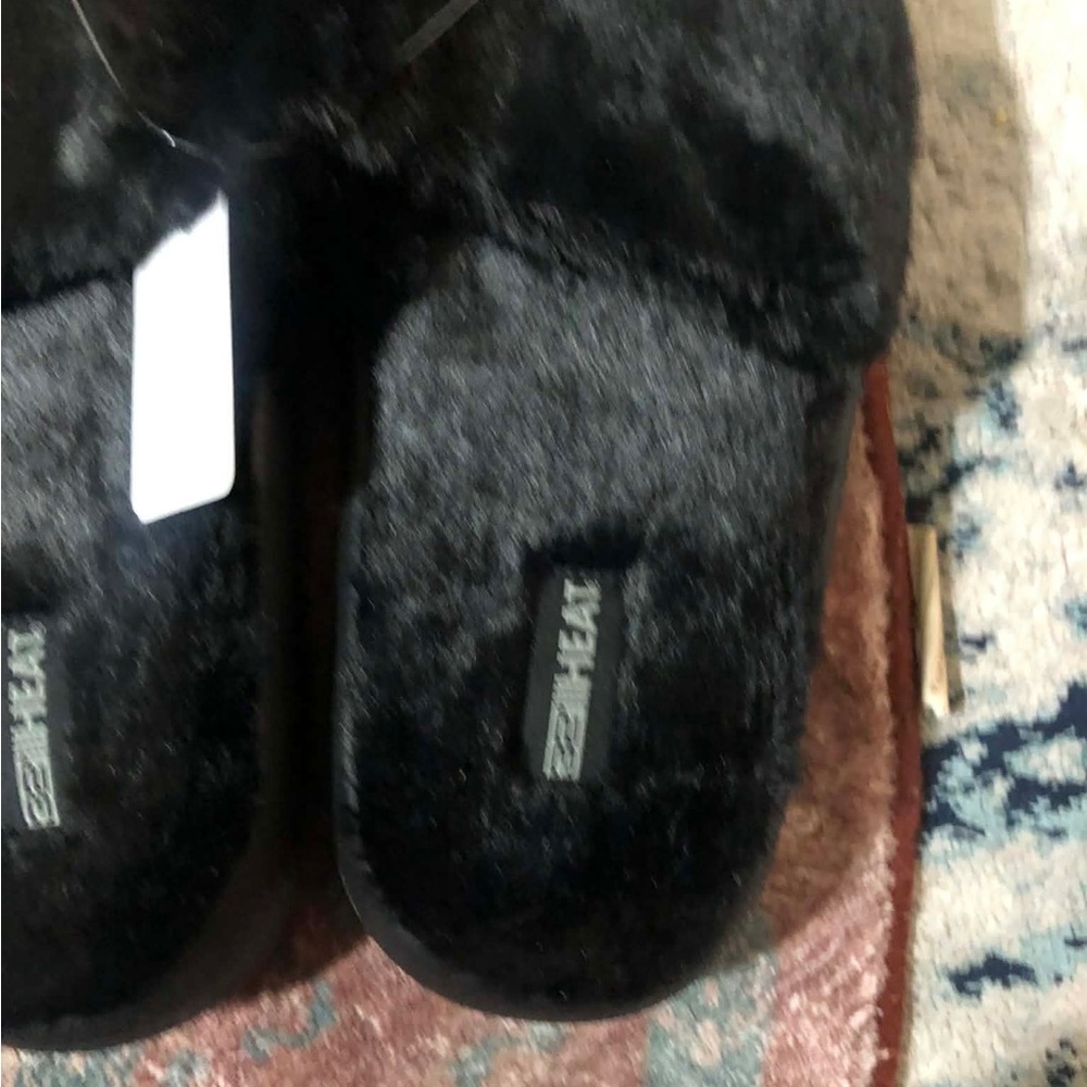 Women's Black Fuzzy Slippers